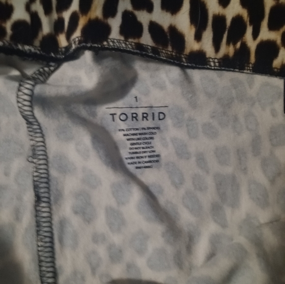 Torrid long black top and shorts - Picture 4 of 4